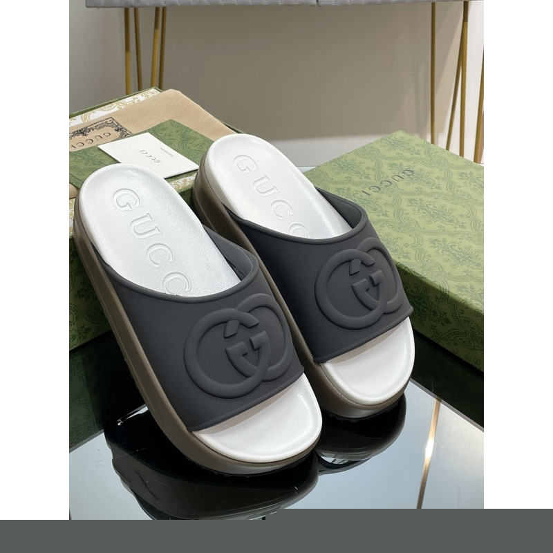 G*u*i slippers